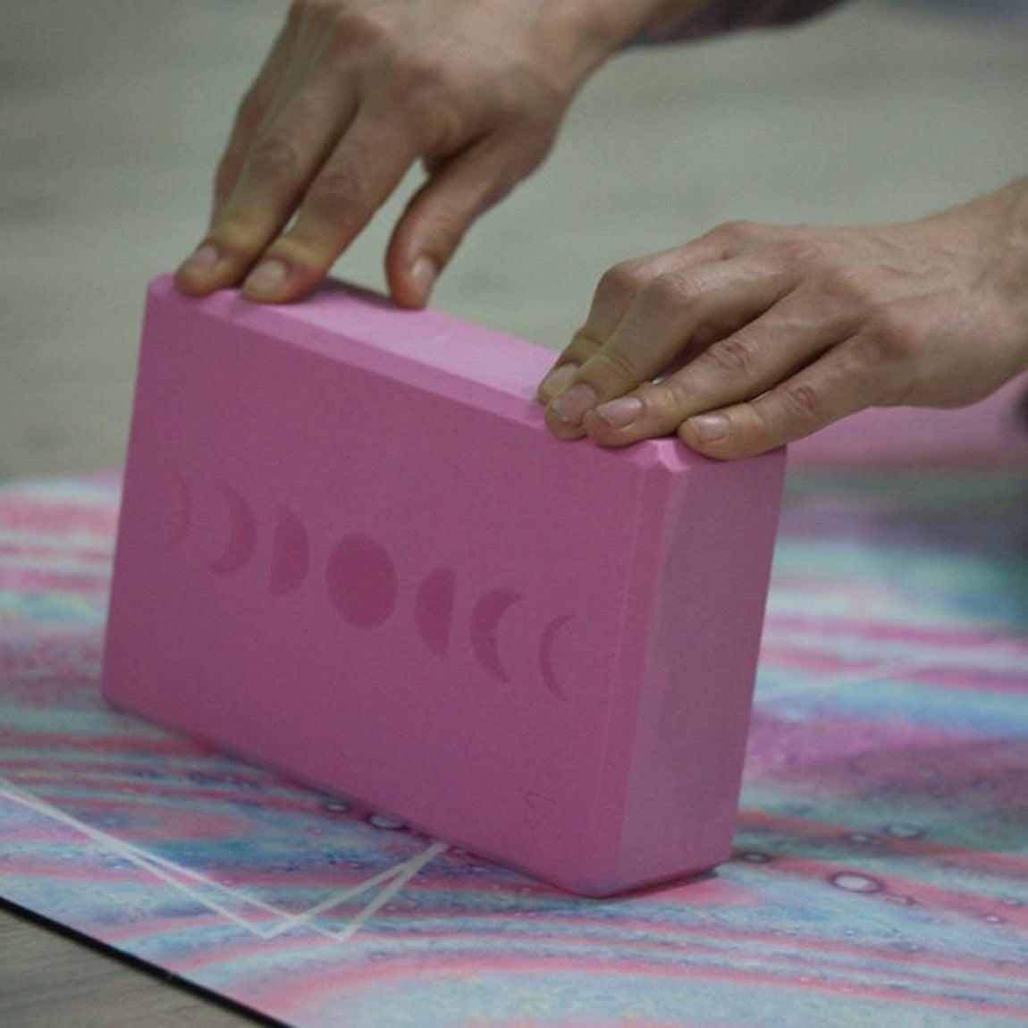 Yogablock mit Mondphase