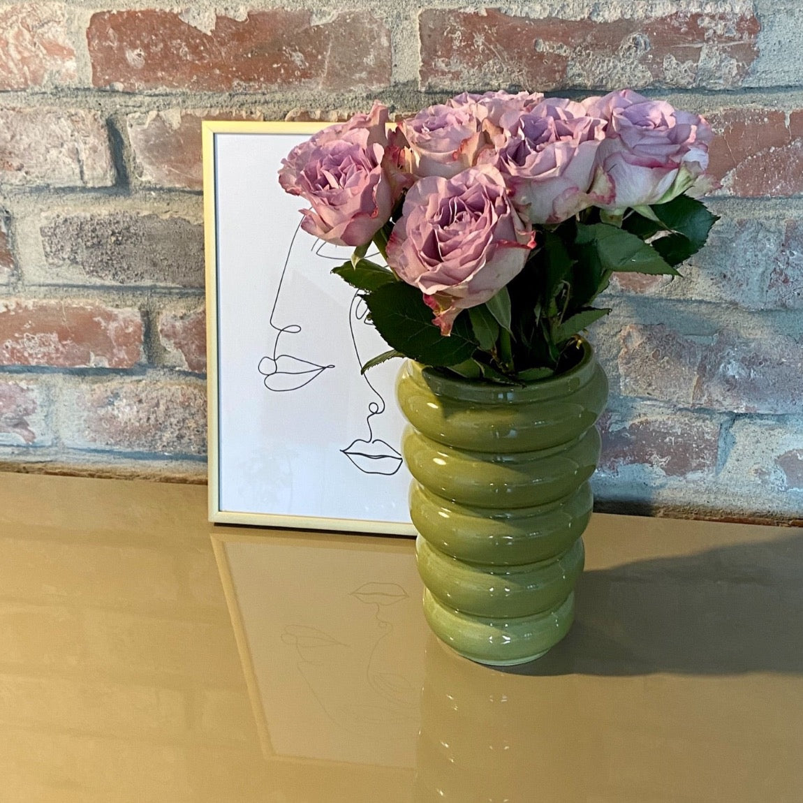Designvase Soft Curve – Keramikvase in Olivgrün (20,5 cm)