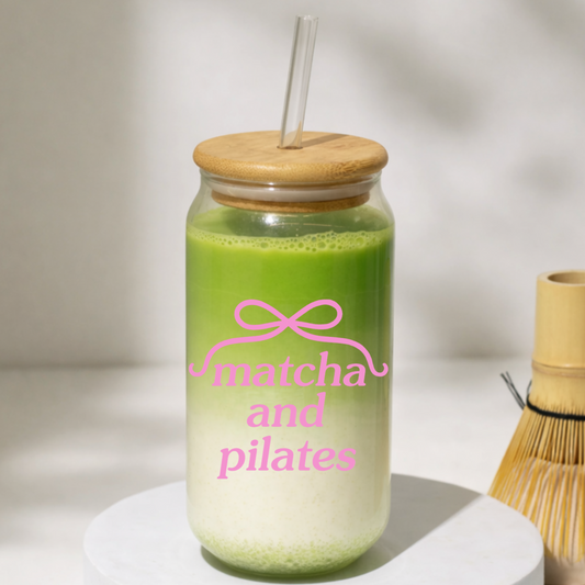 Matcha & Pilates Glas – 480ml Trinkglas für Matcha, Protein & Collagen Drinks