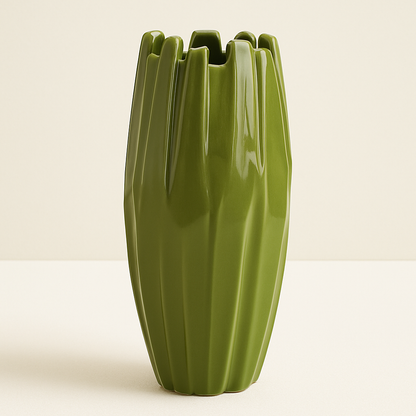 Designvase Green Glow – hohe Keramikvase in Lindgrün (30 cm)