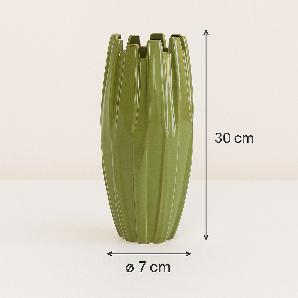 Designvase Green Glow – hohe Keramikvase in Lindgrün (30 cm)